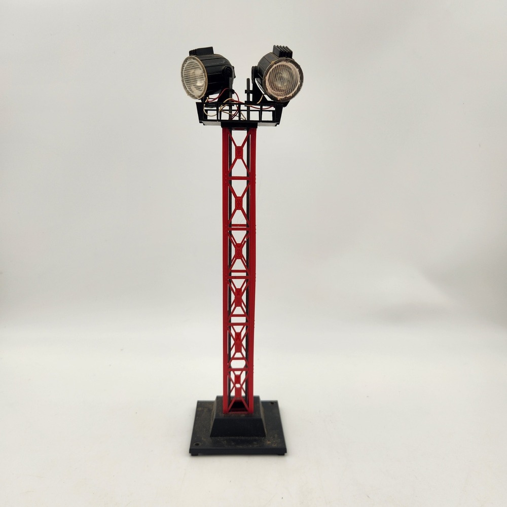 Vintage Lionel 3921 O-Gauge Floodlight Tower Red Lattice Dual Light Accessory